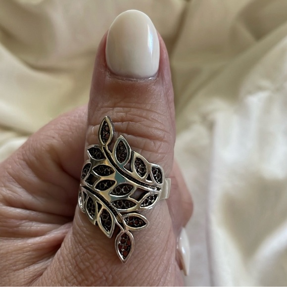 Sterling silver leaf ring statement piece - Picture 2 of 4